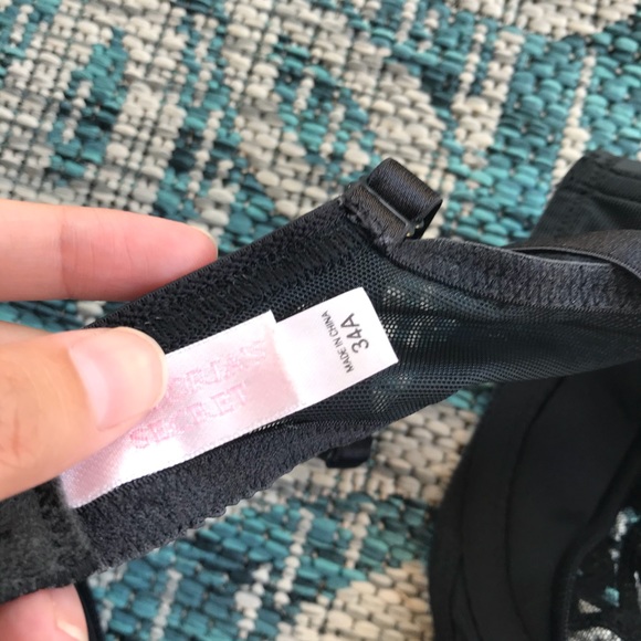 SOLD Victoria’s Secret Underwire Black Lace Bra - Picture 3 of 4